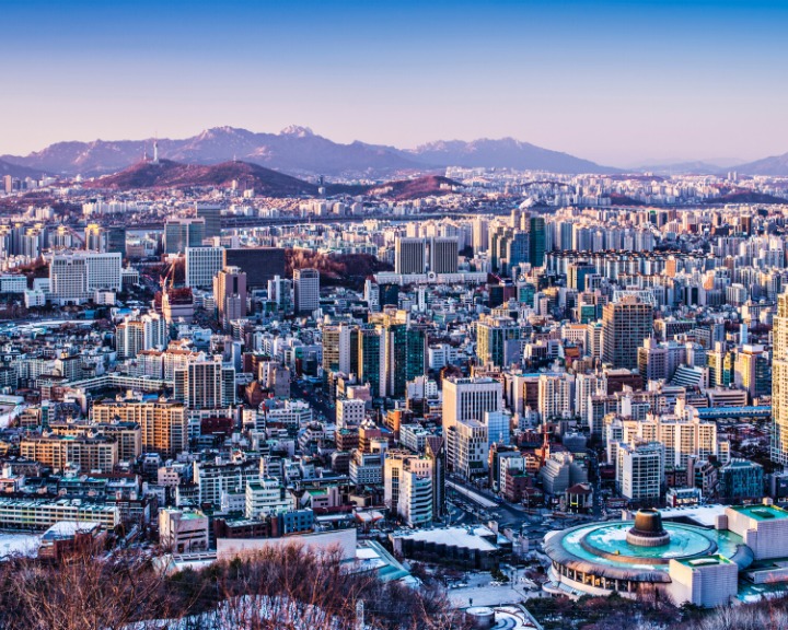 Wondering when to travel to Seoul? Here's a look at Seoul by season. #seoul #southkorea #seoulseasons