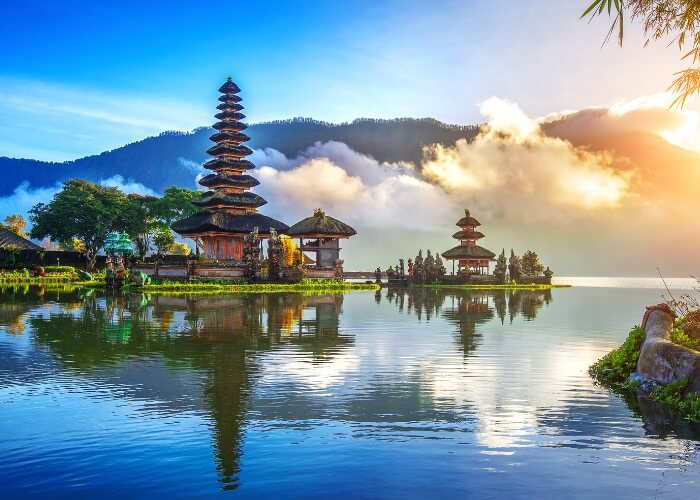 No Ubud itinerary is complete without visiting Bali's beautiful floating temple, Bedugal Temple. 
